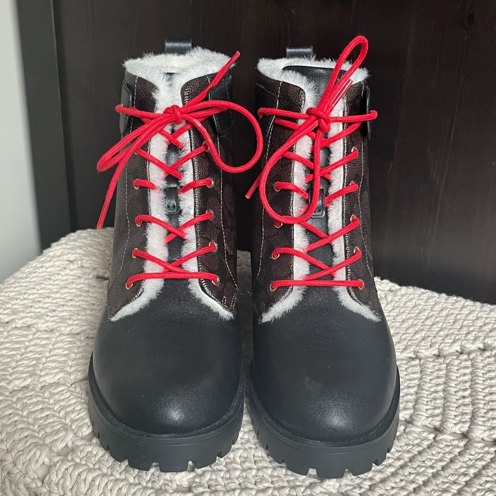 NWT Coach Lorraine Bootie In Signature Canvas and faux shearling lining size 9 - Picture 7 of 13